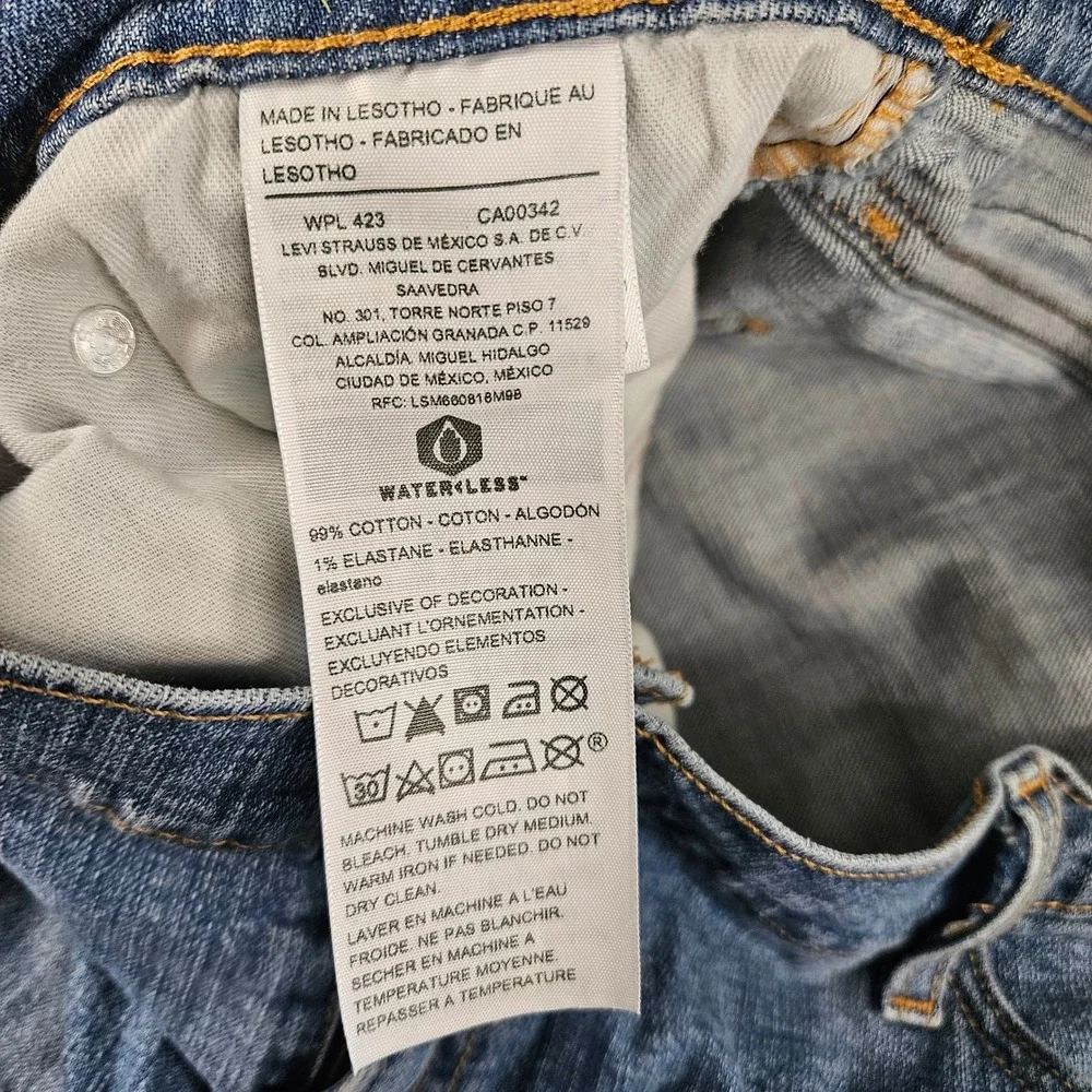 Signature by Levi Strauss Gold Label Mens Distressed Jean Shorts Blue W42